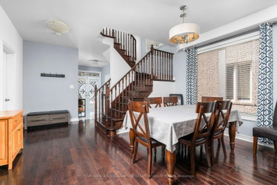 239 Summerlyn Trail • Bradford West Gwillimbury, ON photo 7