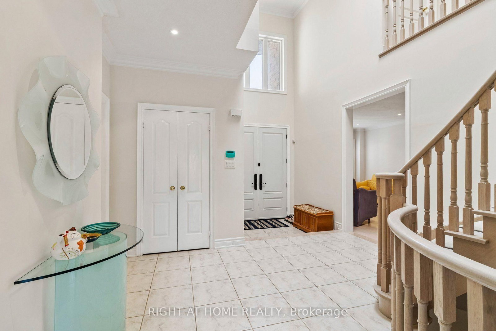 35 Palace Court • Richmond Hill, ON photo 3