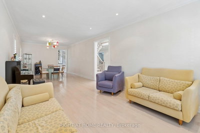 35 Palace Court • Richmond Hill, ON photo 5