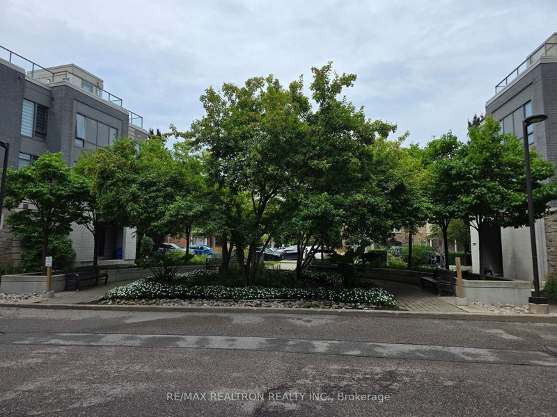 325 South Park Rd photo 5