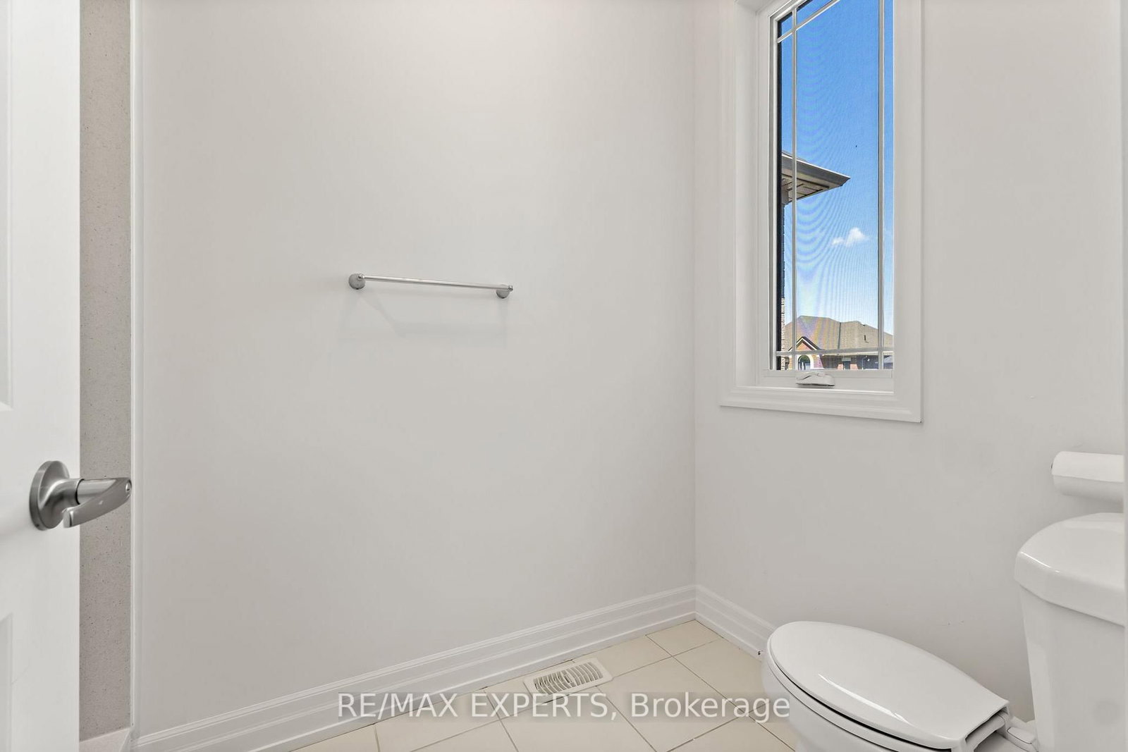 17 Red Rose Lane • East Gwillimbury, ON photo 32