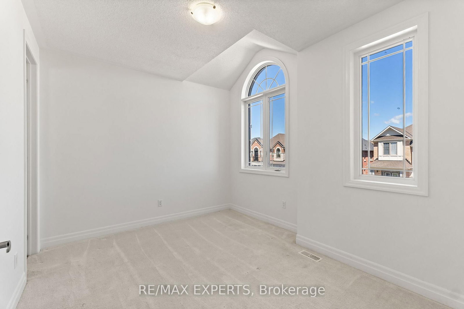 17 Red Rose Lane • East Gwillimbury, ON photo 38