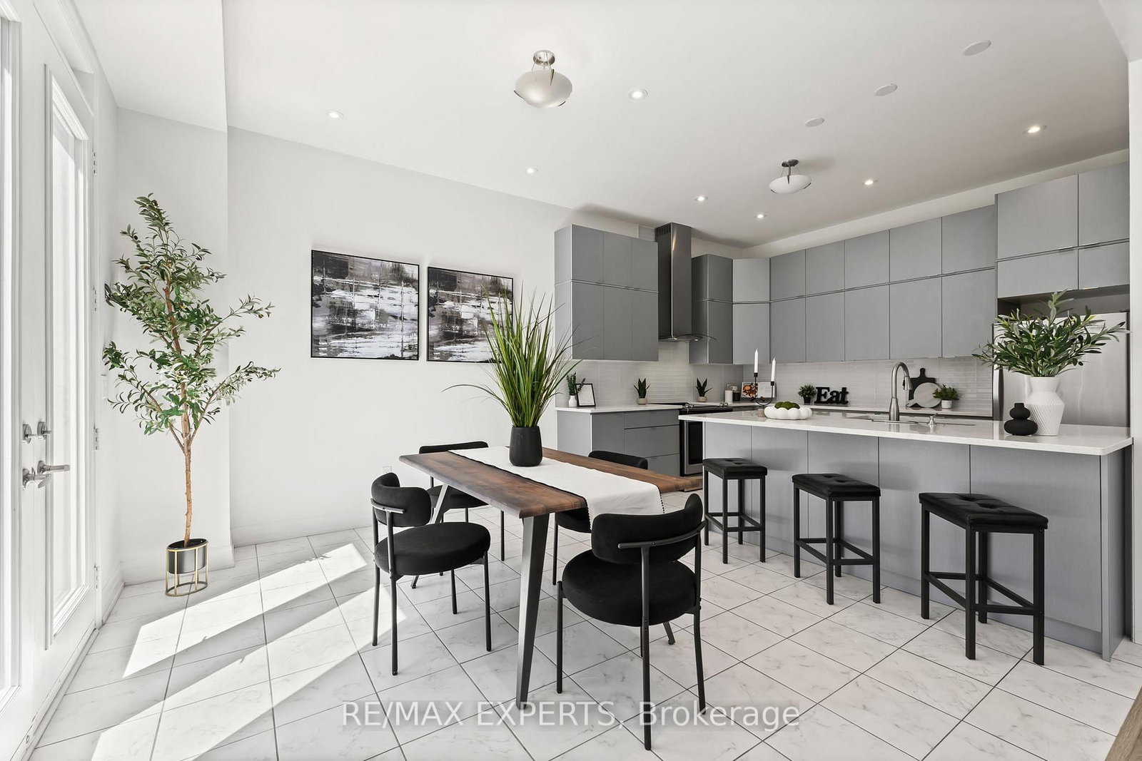 17 Red Rose Lane • East Gwillimbury, ON photo 7