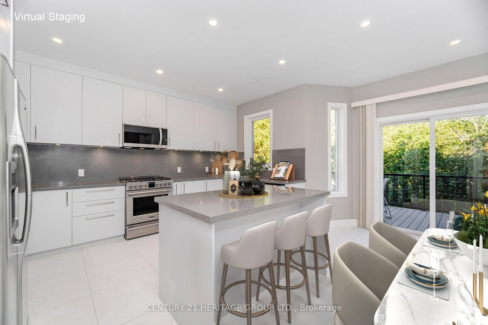 6 Vitlor Drive • Richmond Hill, ON photo 2