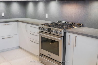 6 Vitlor Drive • Richmond Hill, ON photo 6