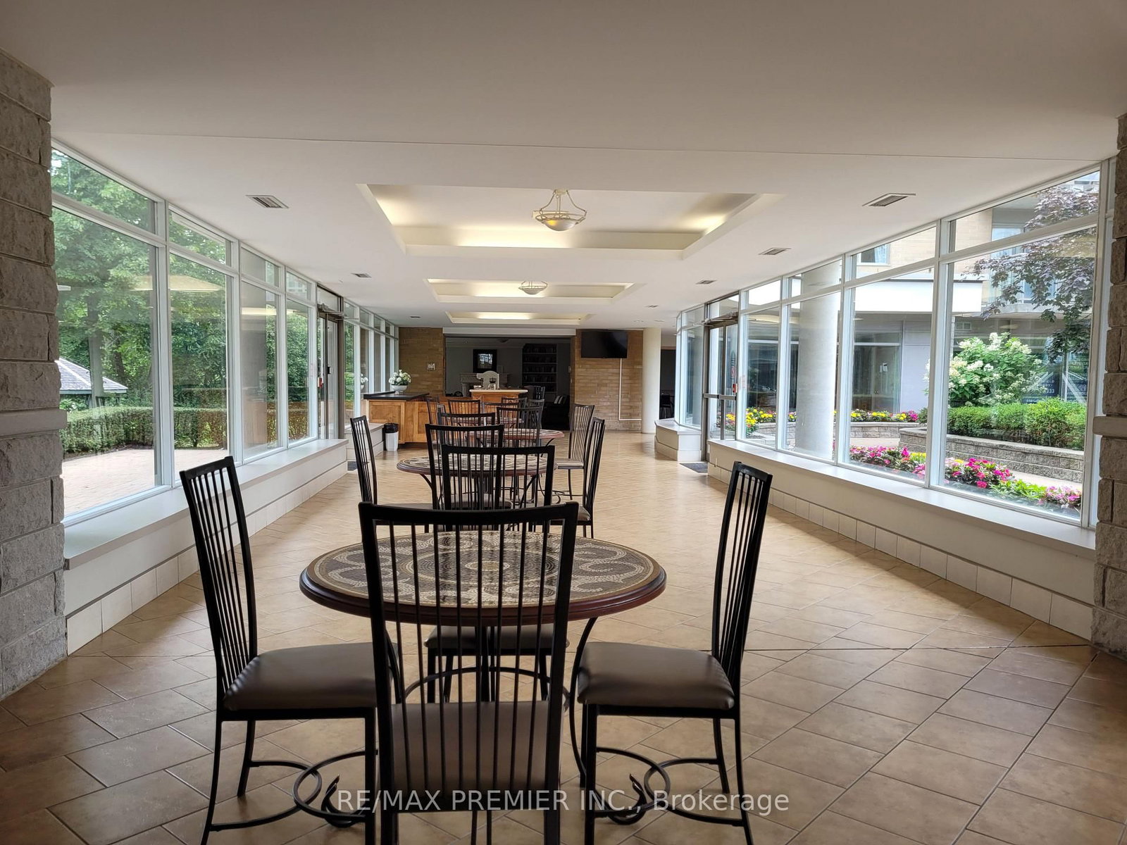 2506 Rutherford Road • #502 • Vaughan, ON photo 4