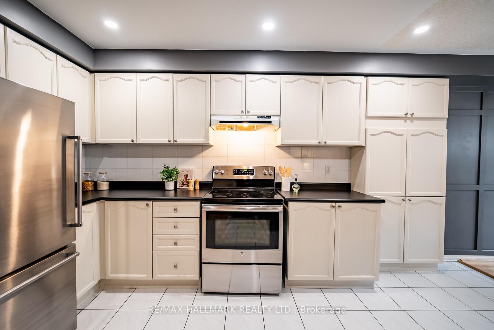 20 Willoway Court • Whitchurch-Stouffville, ON photo 12