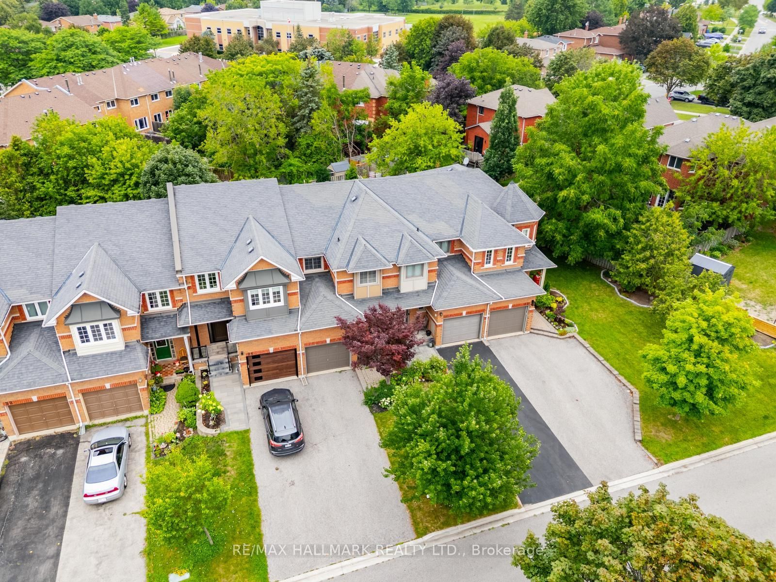 20 Willoway Court • Whitchurch-Stouffville, ON photo 3