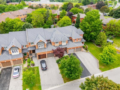 20 Willoway Court • Whitchurch-Stouffville, ON photo 3