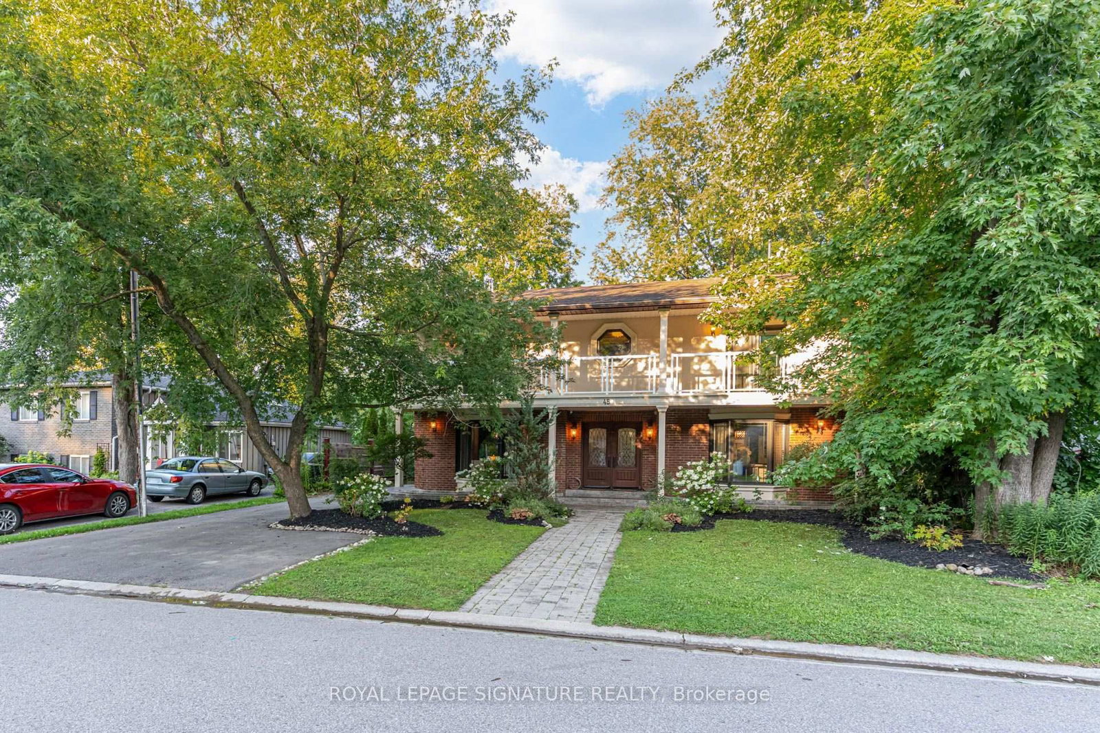 45 Pleasant Avenue • East Gwillimbury, ON photo 2