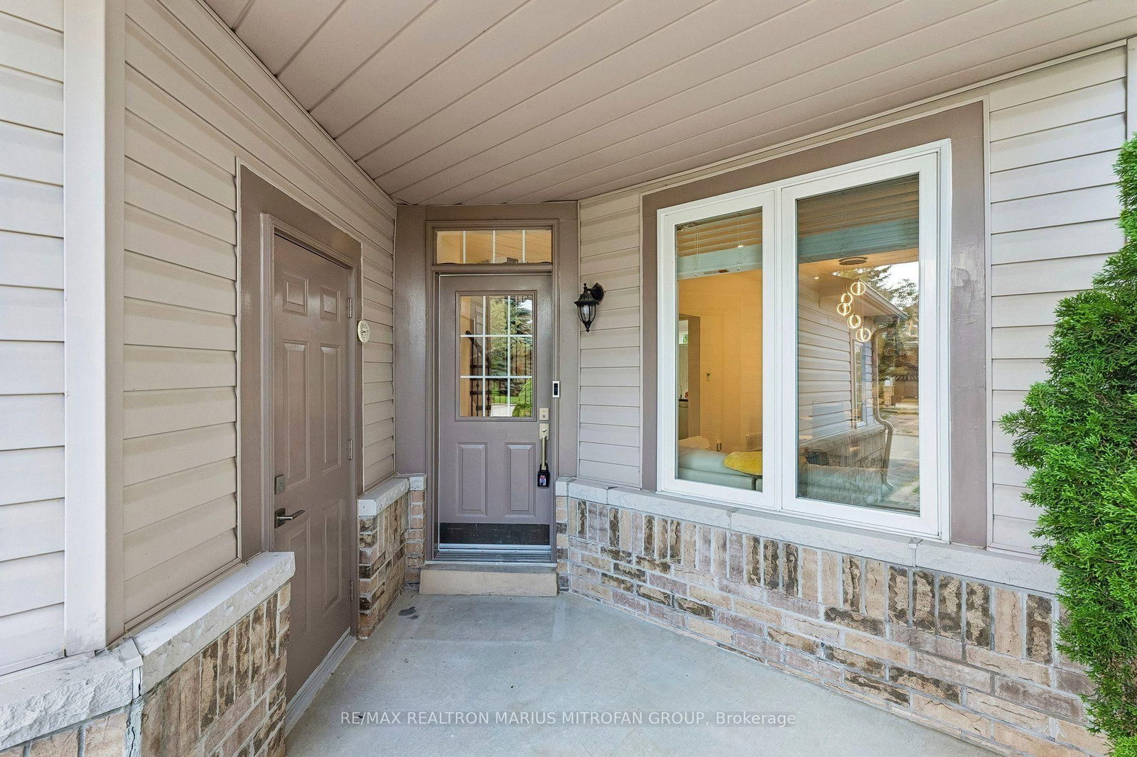 16 Trout Lily Avenue • Markham, ON photo 2