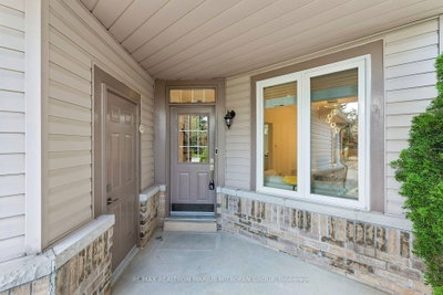 16 Trout Lily Avenue • Markham, ON photo 2