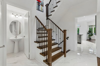 16 Trout Lily Avenue • Markham, ON photo 3