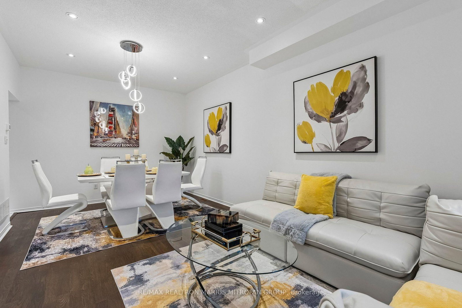 16 Trout Lily Avenue • Markham, ON photo 4