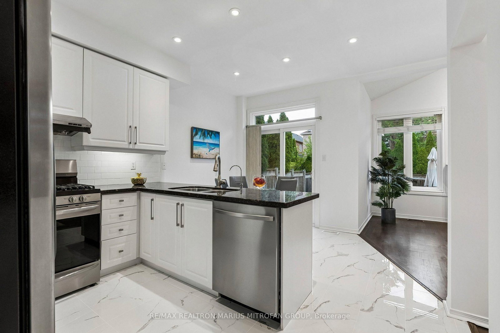16 Trout Lily Avenue • Markham, ON photo 8