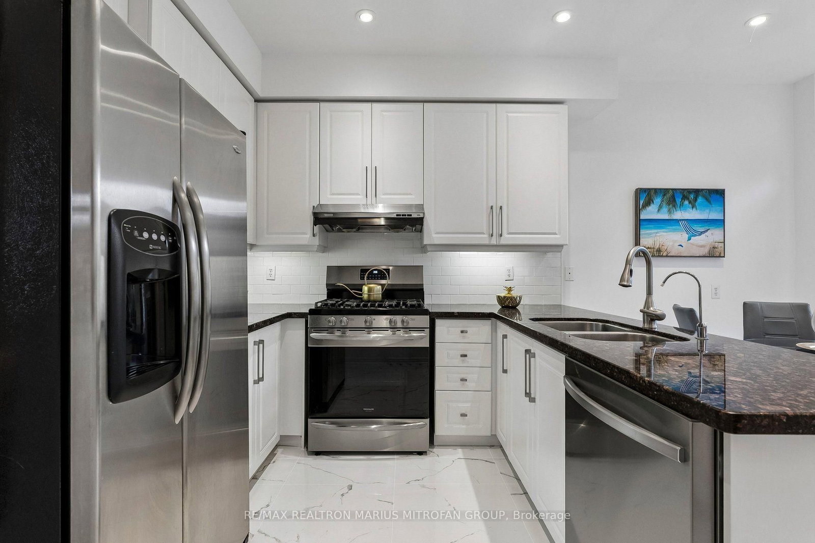 16 Trout Lily Avenue • Markham, ON photo 9