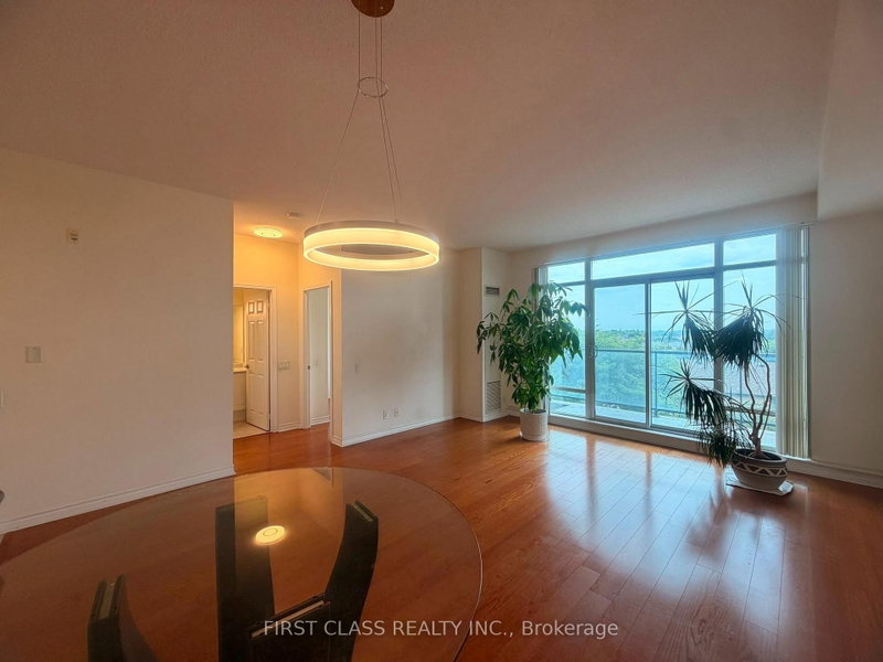 11121 Yonge Street Unit 422