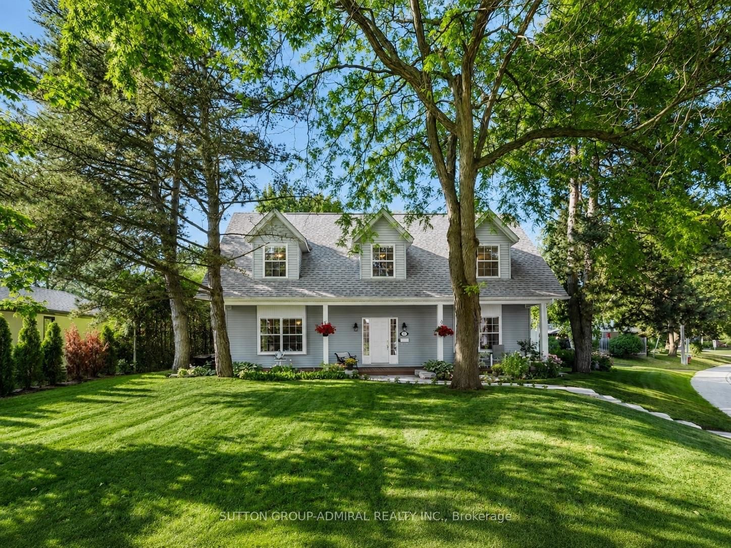 54 Starlight Crescent • Richmond Hill, ON photo 1