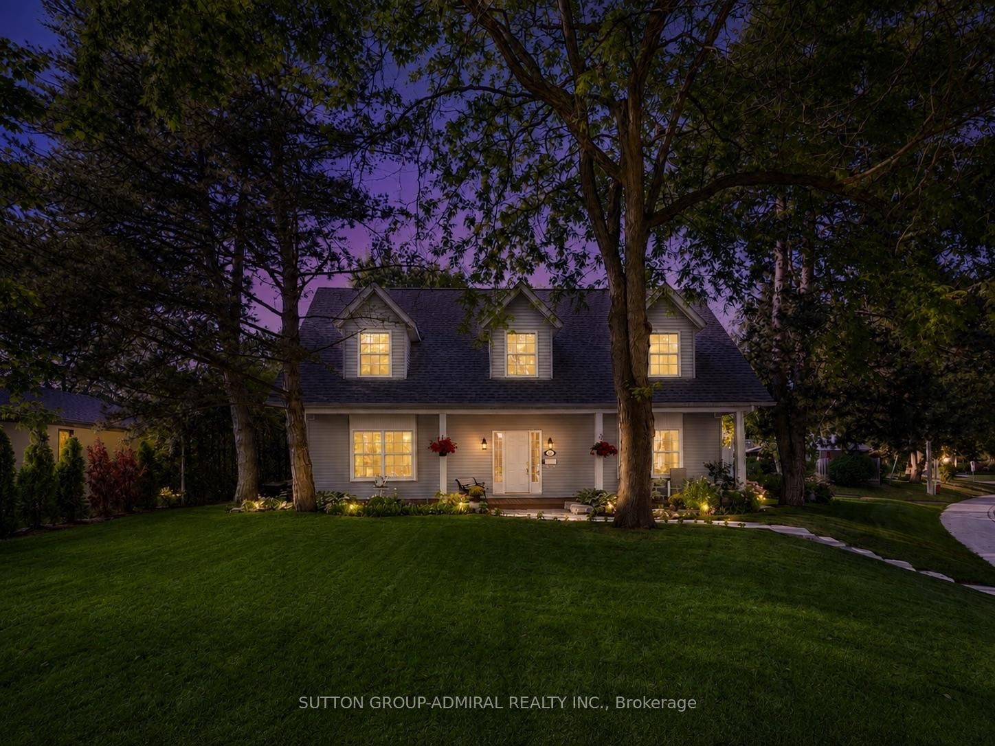54 Starlight Crescent • Richmond Hill, ON photo 2