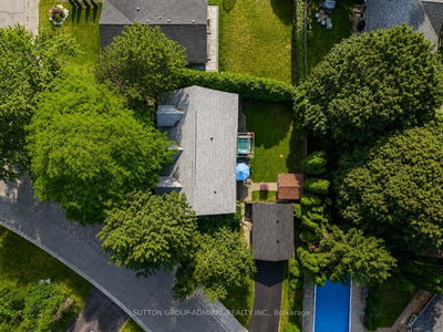 54 Starlight Crescent • Richmond Hill, ON photo 4