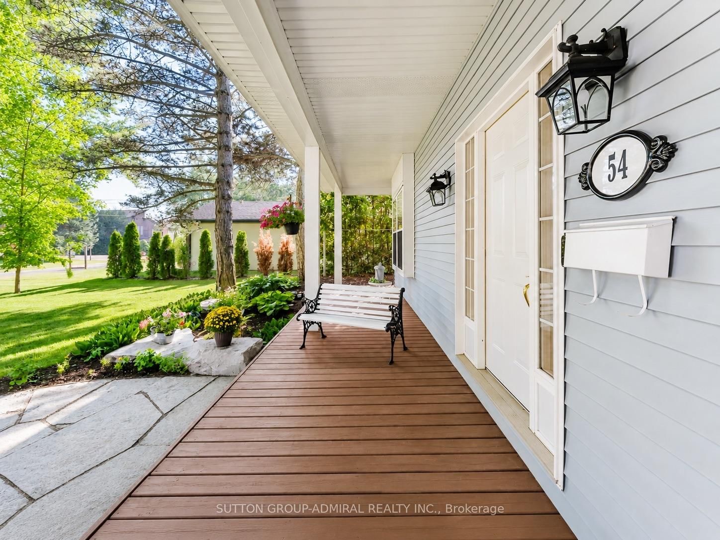 54 Starlight Crescent • Richmond Hill, ON photo 5