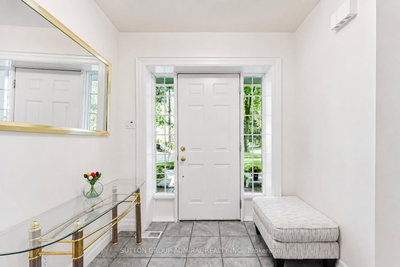 54 Starlight Crescent • Richmond Hill, ON photo 6