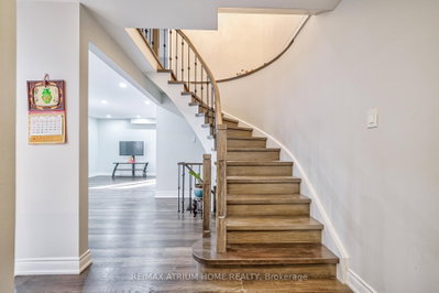 61 Trothen Circle • Markham, ON photo 7