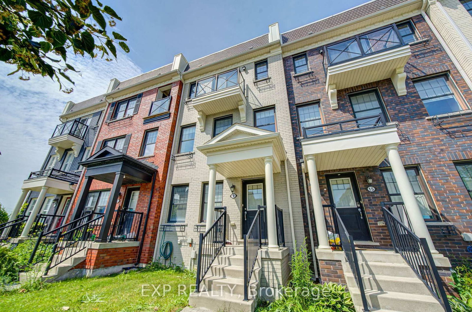 9 Milt Storey Lane • Whitchurch-Stouffville, ON photo 2