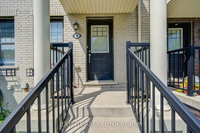 9 Milt Storey Lane • Whitchurch-Stouffville, ON photo 3