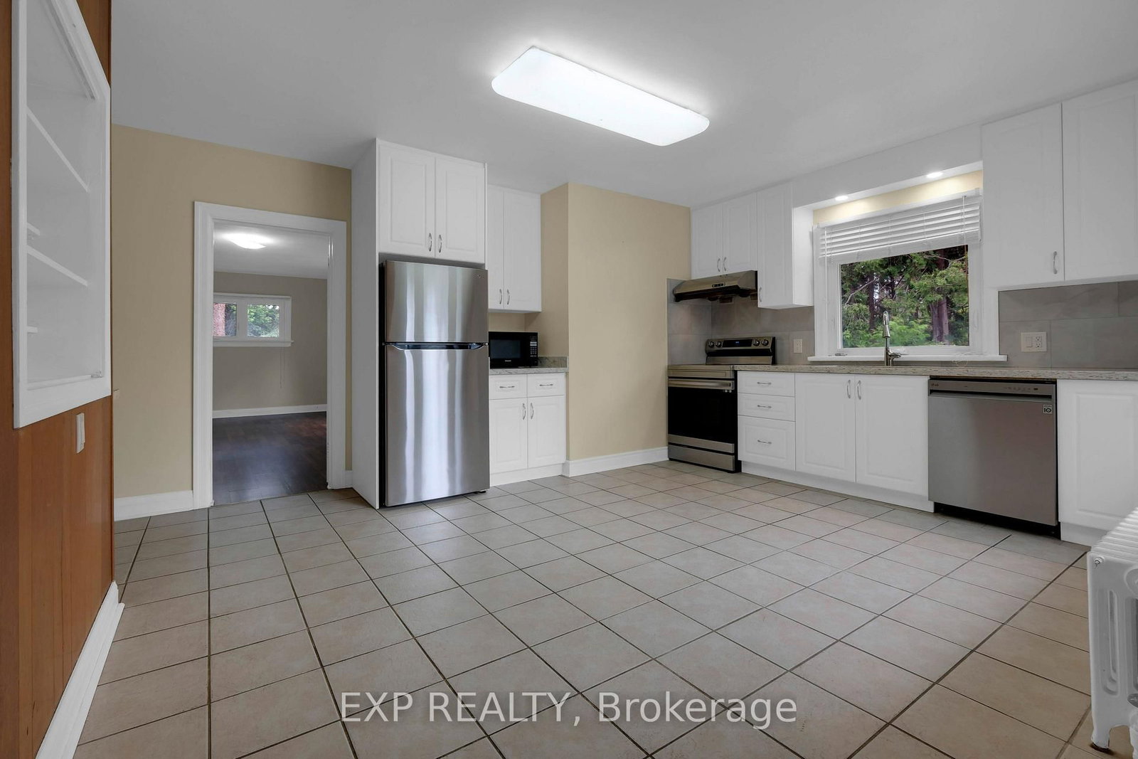 5373 Aurora Rd, Whitchurch-Stouffville, view 3
