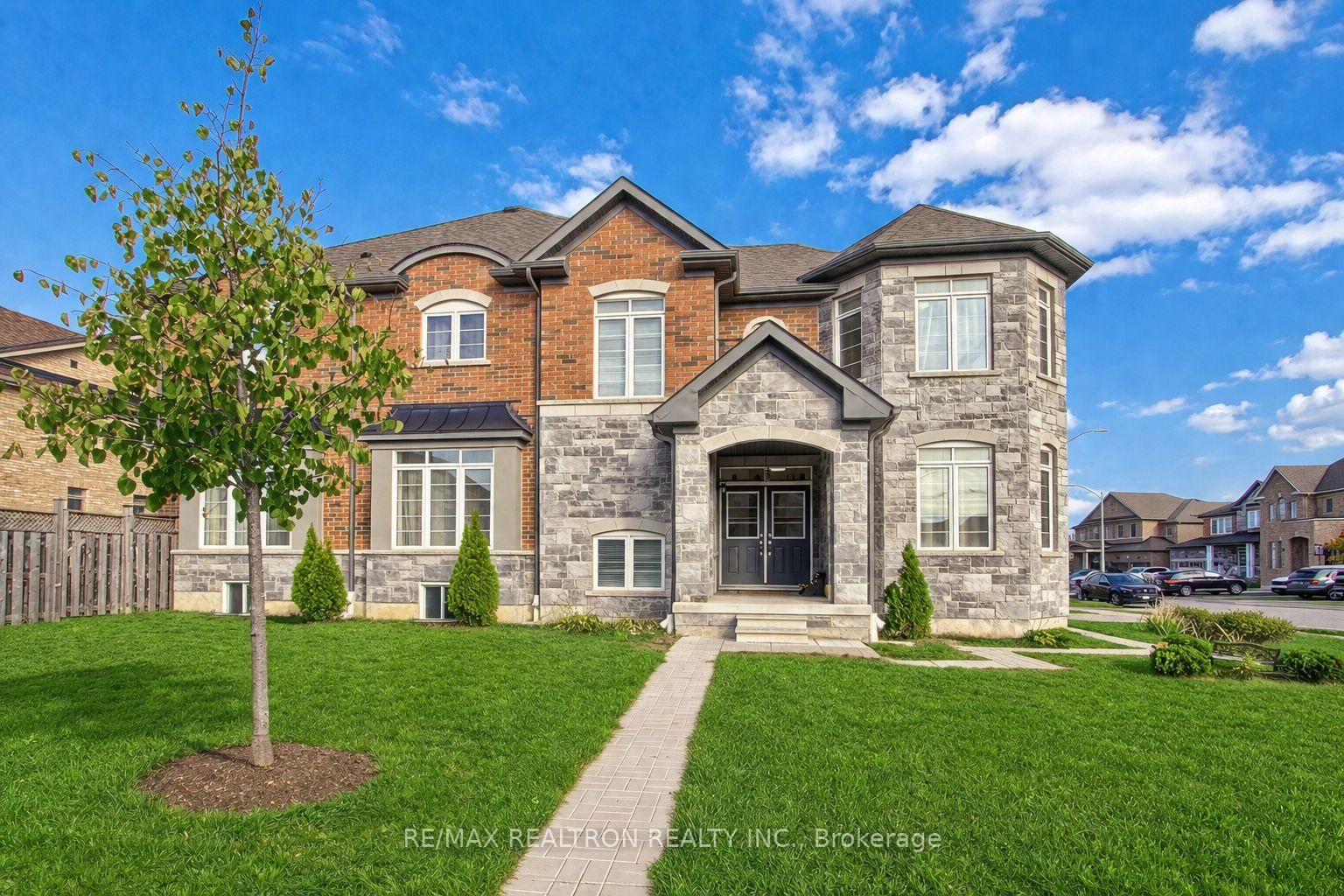 2236 Lozenby Street • Innisfil, ON photo 2