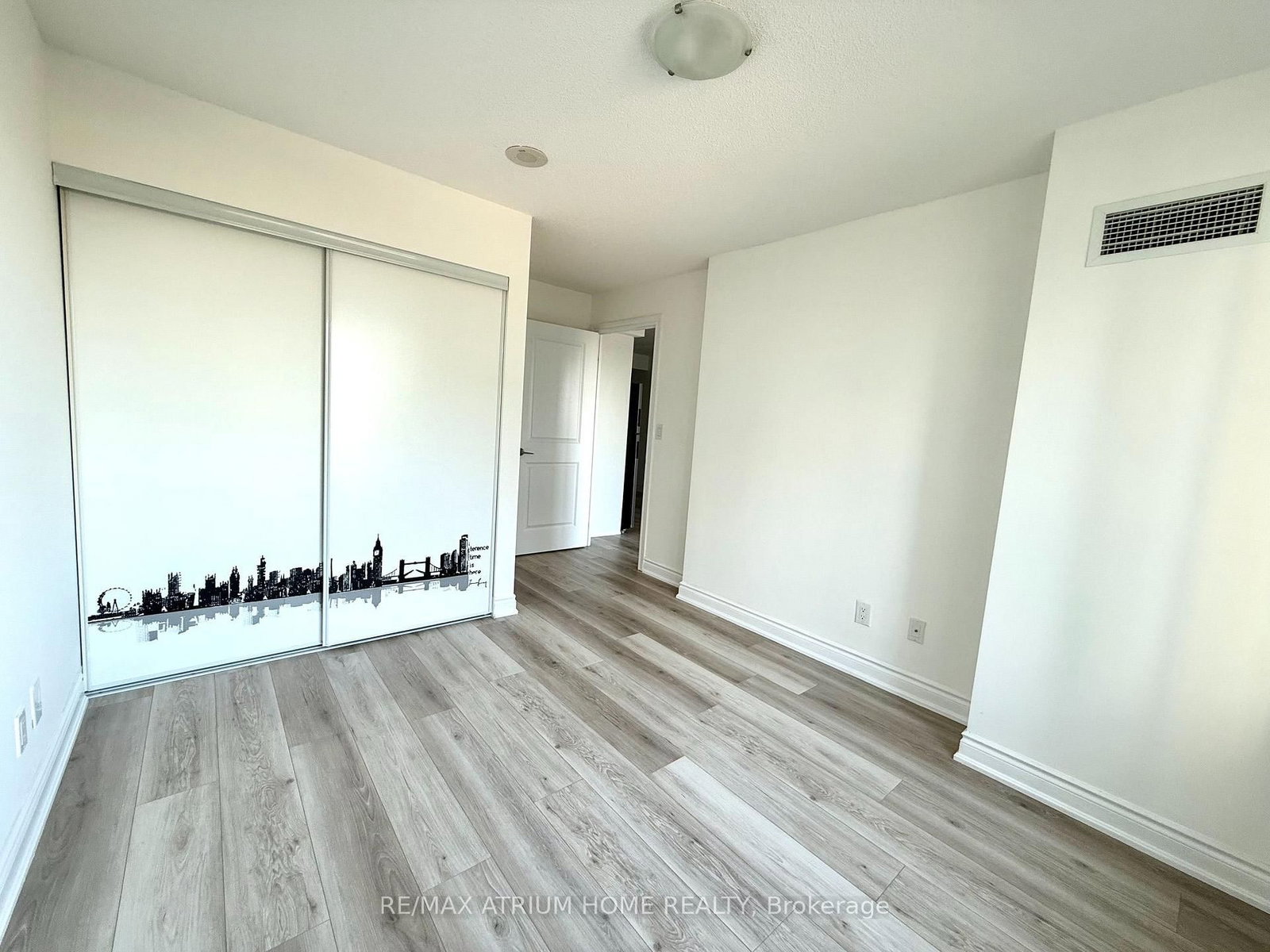 233 South Park Road • #L3T 0B4 • Markham, ON photo 15