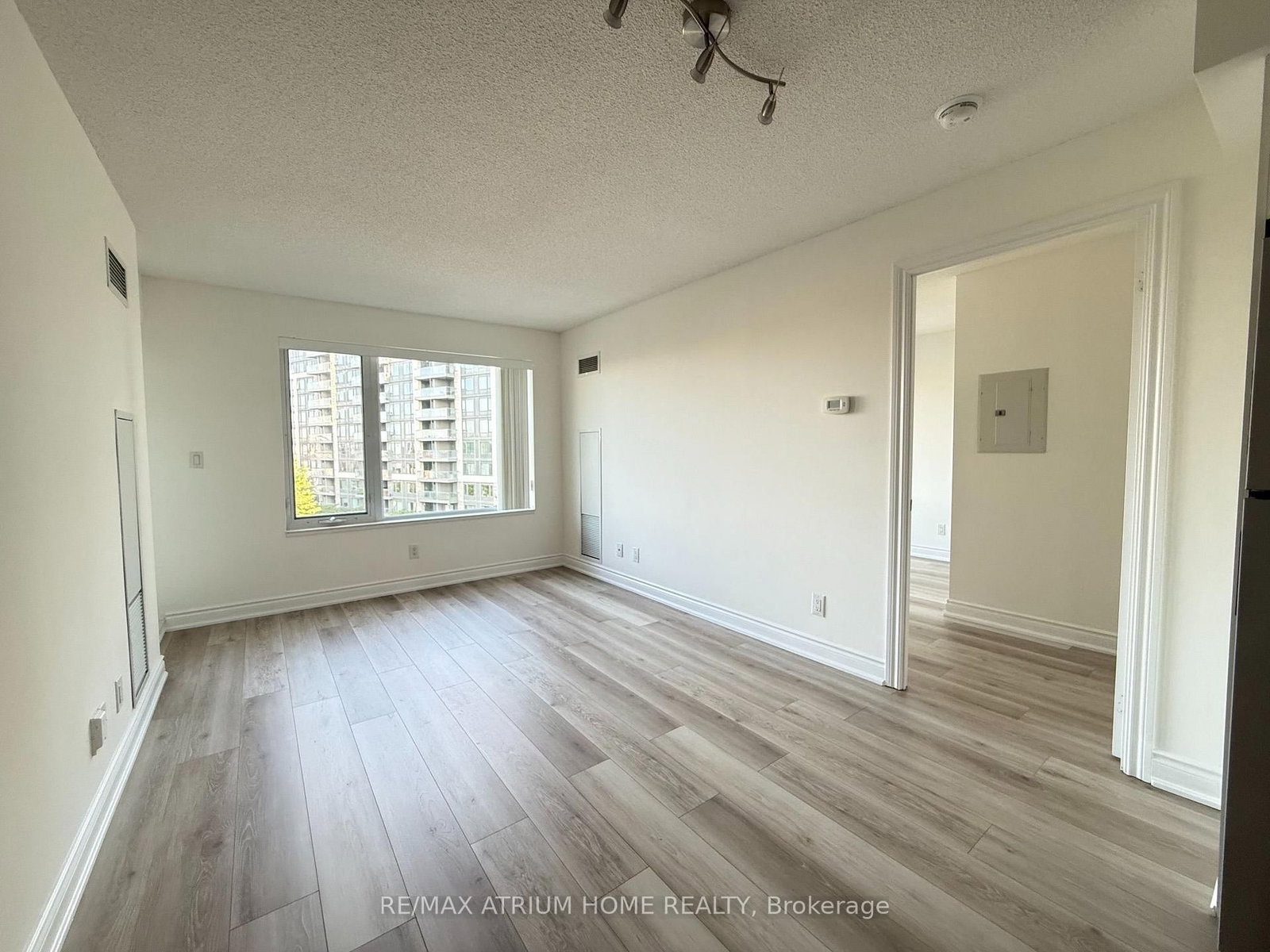233 South Park Road • #L3T 0B4 • Markham, ON photo 9