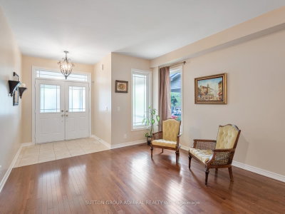 23 Kerr Lane • Aurora, ON photo 7