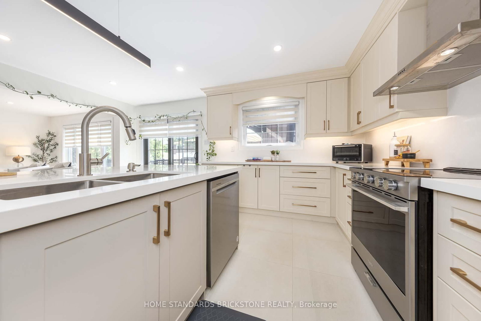 139 Pinewood Drive • Vaughan, ON photo 16