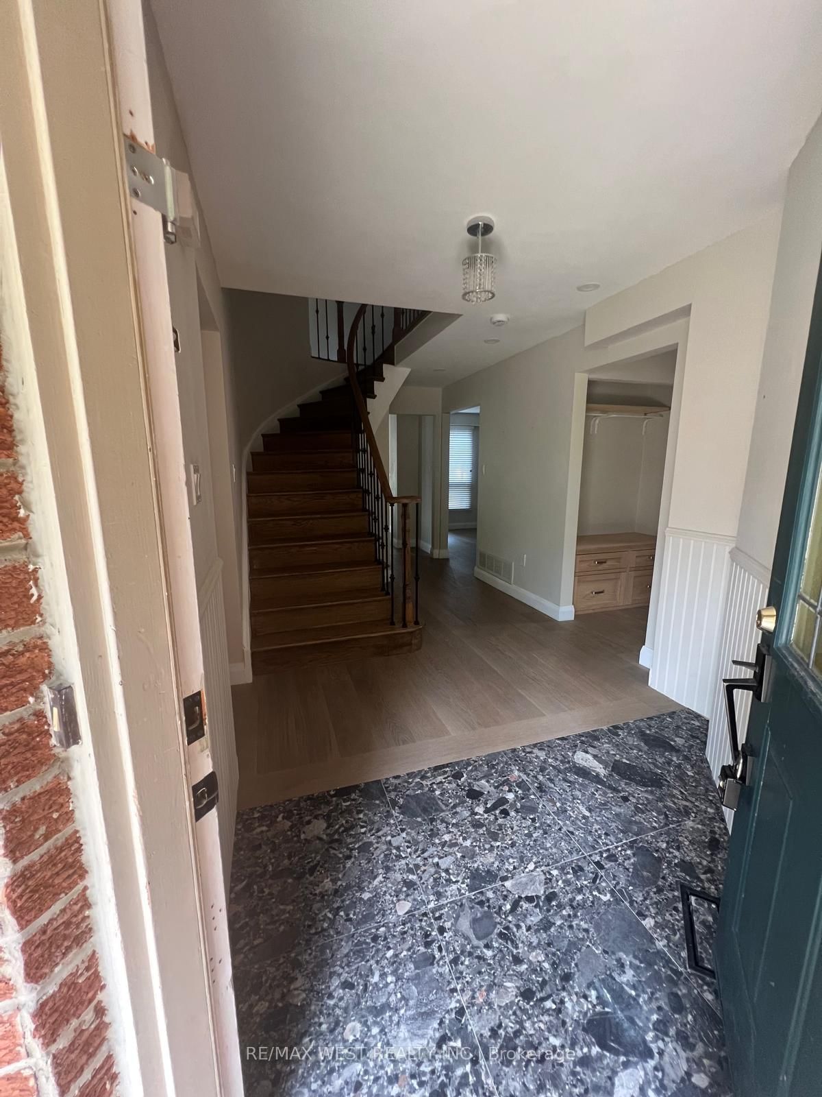 51 Moorcrest Drive • Aurora, ON photo 3