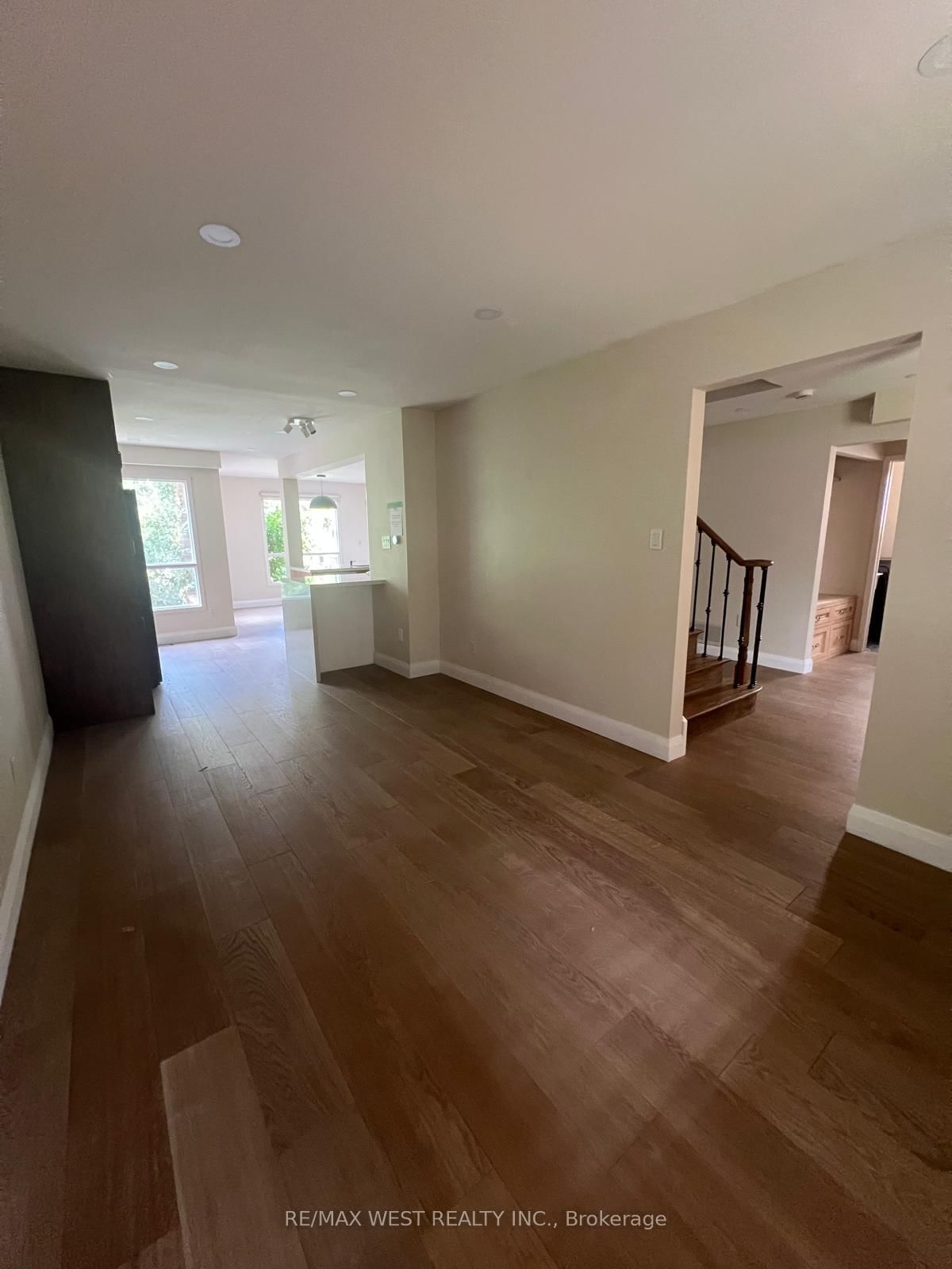 51 Moorcrest Drive • Aurora, ON photo 4