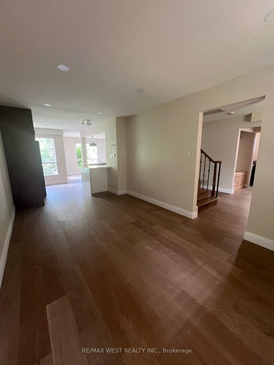51 Moorcrest Drive • Aurora, ON photo 4