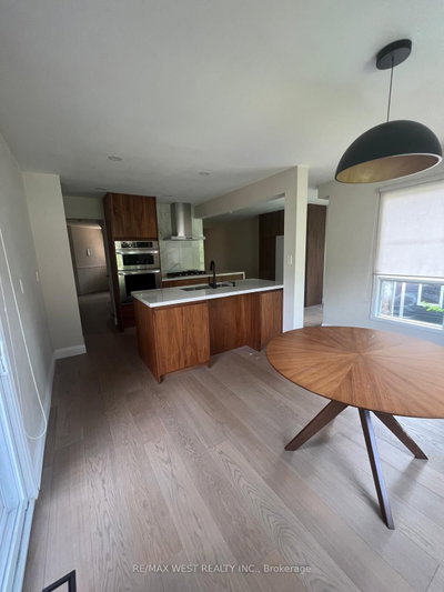 51 Moorcrest Drive • Aurora, ON photo 5