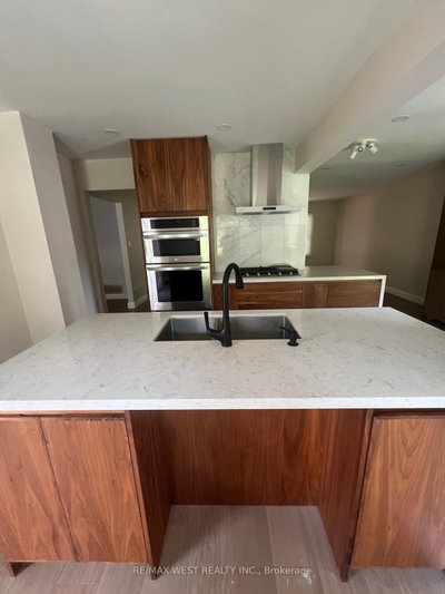 51 Moorcrest Drive • Aurora, ON photo 6