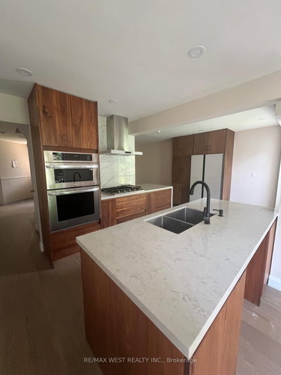 51 Moorcrest Drive • Aurora, ON photo 7