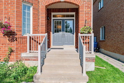 93 Greenwood Road • Whitchurch-Stouffville, ON photo 3