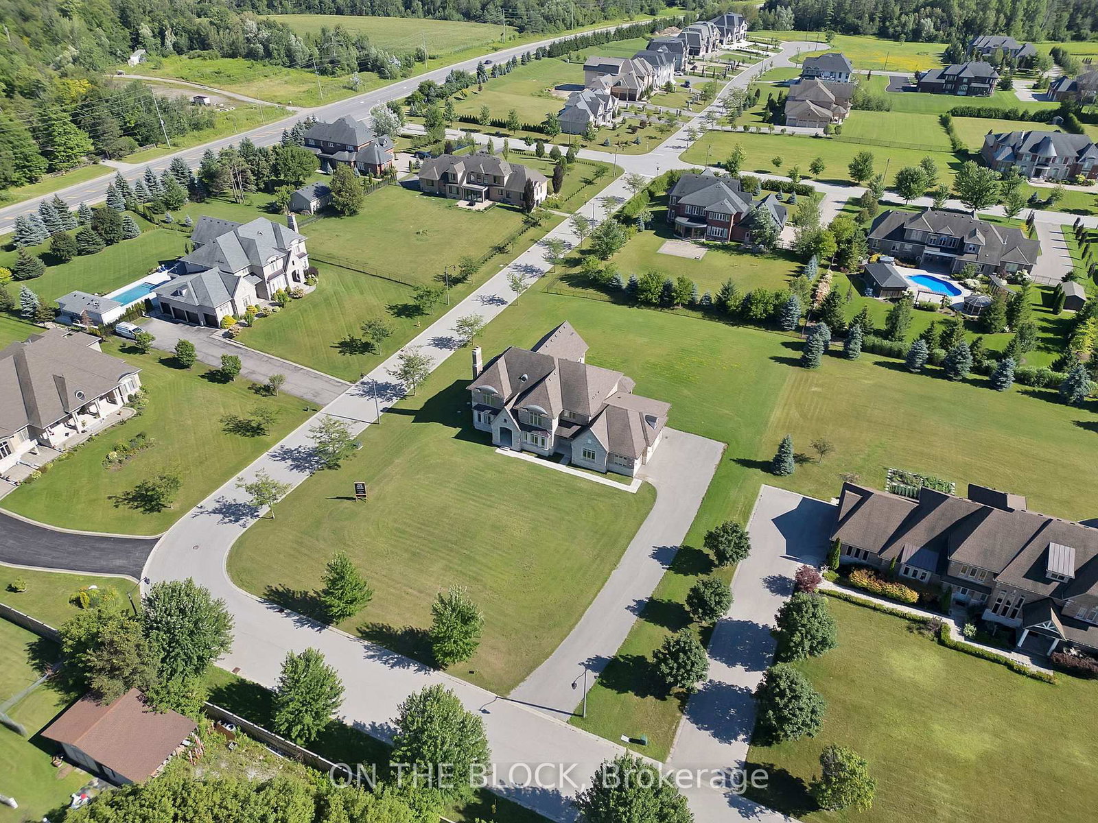 24 Whitewood Drive • Whitchurch-Stouffville, ON photo 2