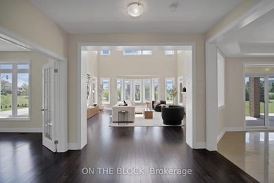 24 Whitewood Drive • Whitchurch-Stouffville, ON photo 5