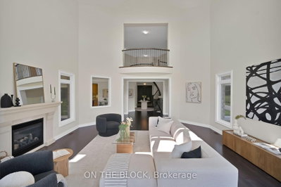 24 Whitewood Drive • Whitchurch-Stouffville, ON photo 7