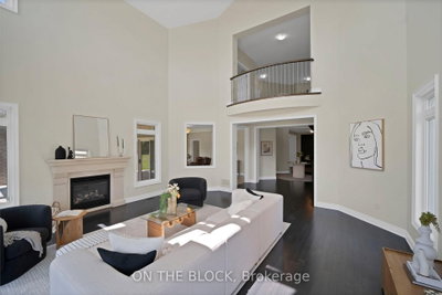 24 Whitewood Drive • Whitchurch-Stouffville, ON photo 8
