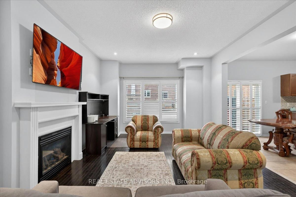 556 Forsyth Farm Drive • Whitchurch-Stouffville, ON photo 10