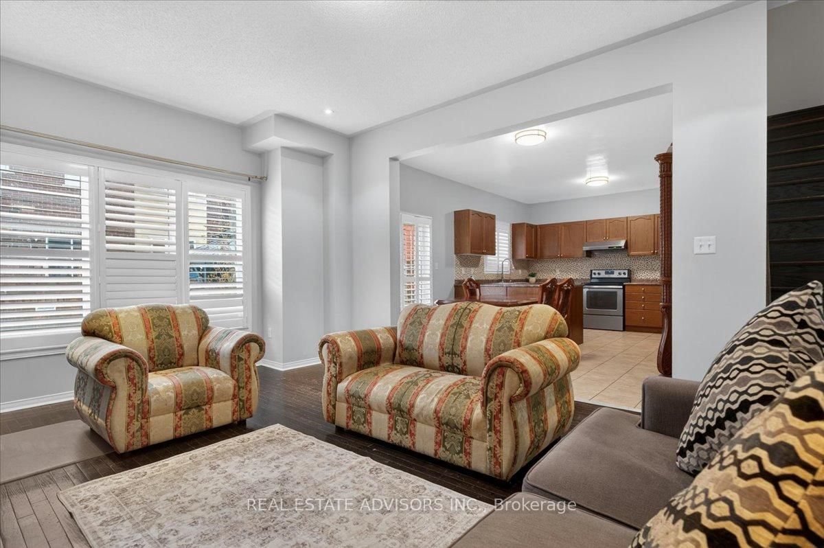 556 Forsyth Farm Drive • Whitchurch-Stouffville, ON photo 11