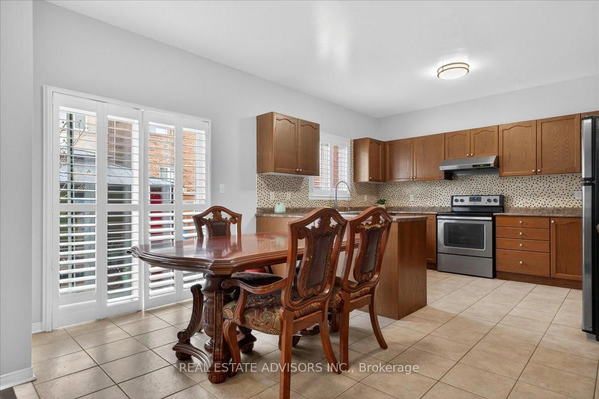 556 Forsyth Farm Drive • Whitchurch-Stouffville, ON photo 13