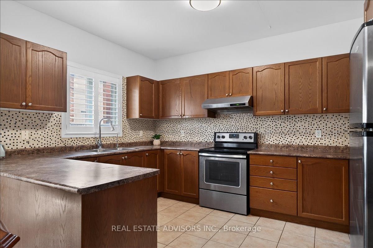 556 Forsyth Farm Drive • Whitchurch-Stouffville, ON photo 14